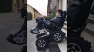 Парень обкатывает новый вездеход