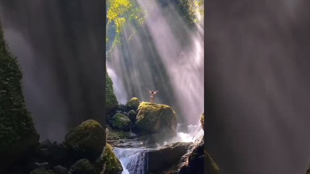 Водопад Ласточка на острове Ява в Индонезии