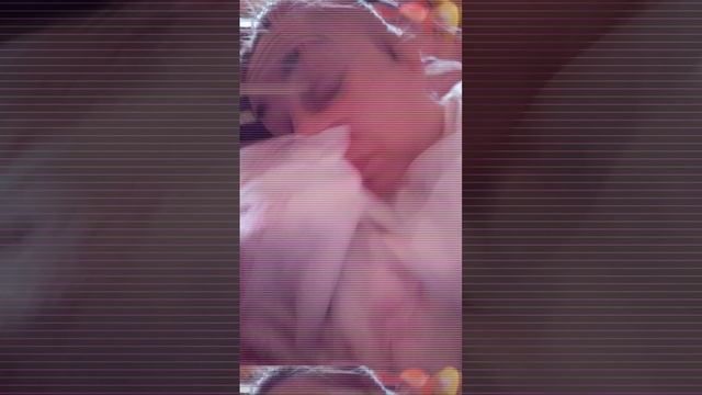 мама спит она устала