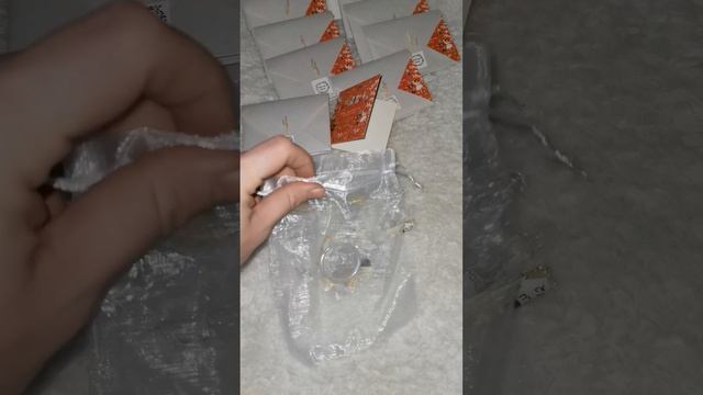 Что подарить клиентам, коллегам, друзьям, подругам и гостям свадьбы. Новогодний подарок комплимент