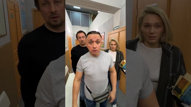 В очереди в поликлинику. Трек: Jony - Комета