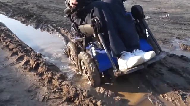 CATERWIL GTS 4WD по грязи