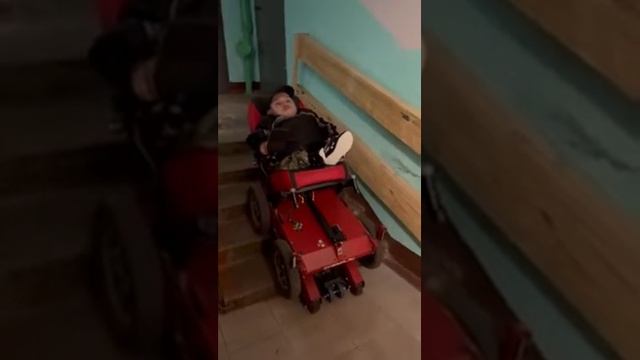 Видео спуск по лестнице