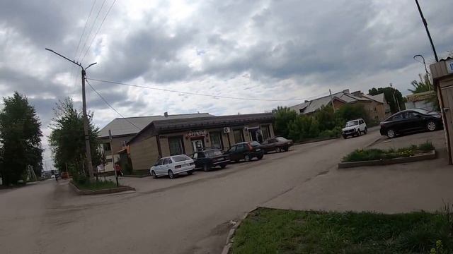 Знак ТЯП-ЛЯП!!!   2.1_ГЛАВНАЯ ДОРОГА_.  Кемеровская обл. г.Ленинск-Кузнецкий.  ул. Менделеева 9