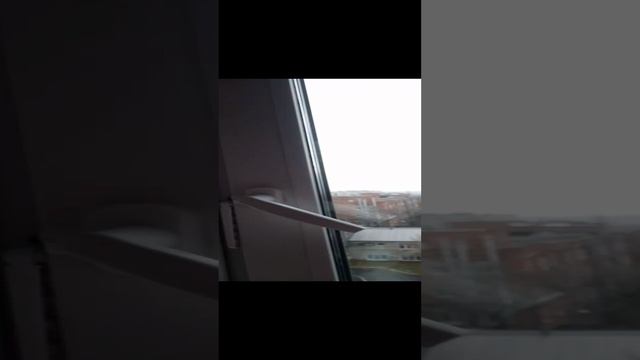 Очень хотелось снять близко самолёт, но одной рукой это практически невозможно 🥲