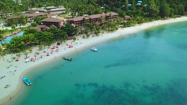 Красивый пляж.