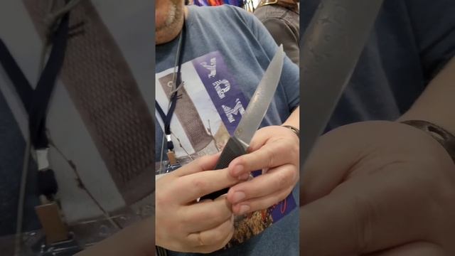 Владимир Герасимов и его новинка - нож Урман в конвексе из дамасской стали на выставке Клинок