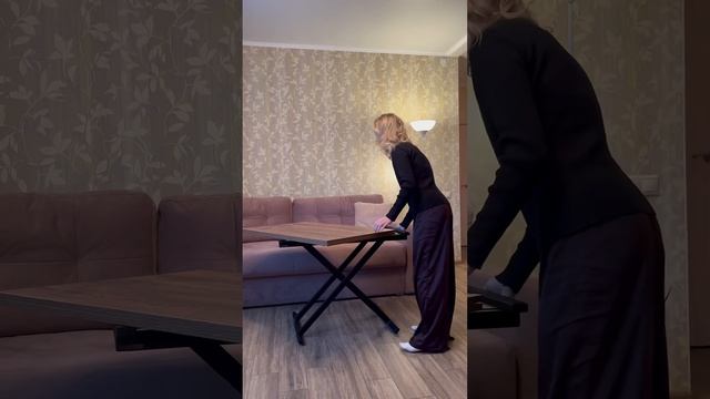 Журнальный столик-трансформер IN-TERRO - это функциональное дополнение вашей гостиной.