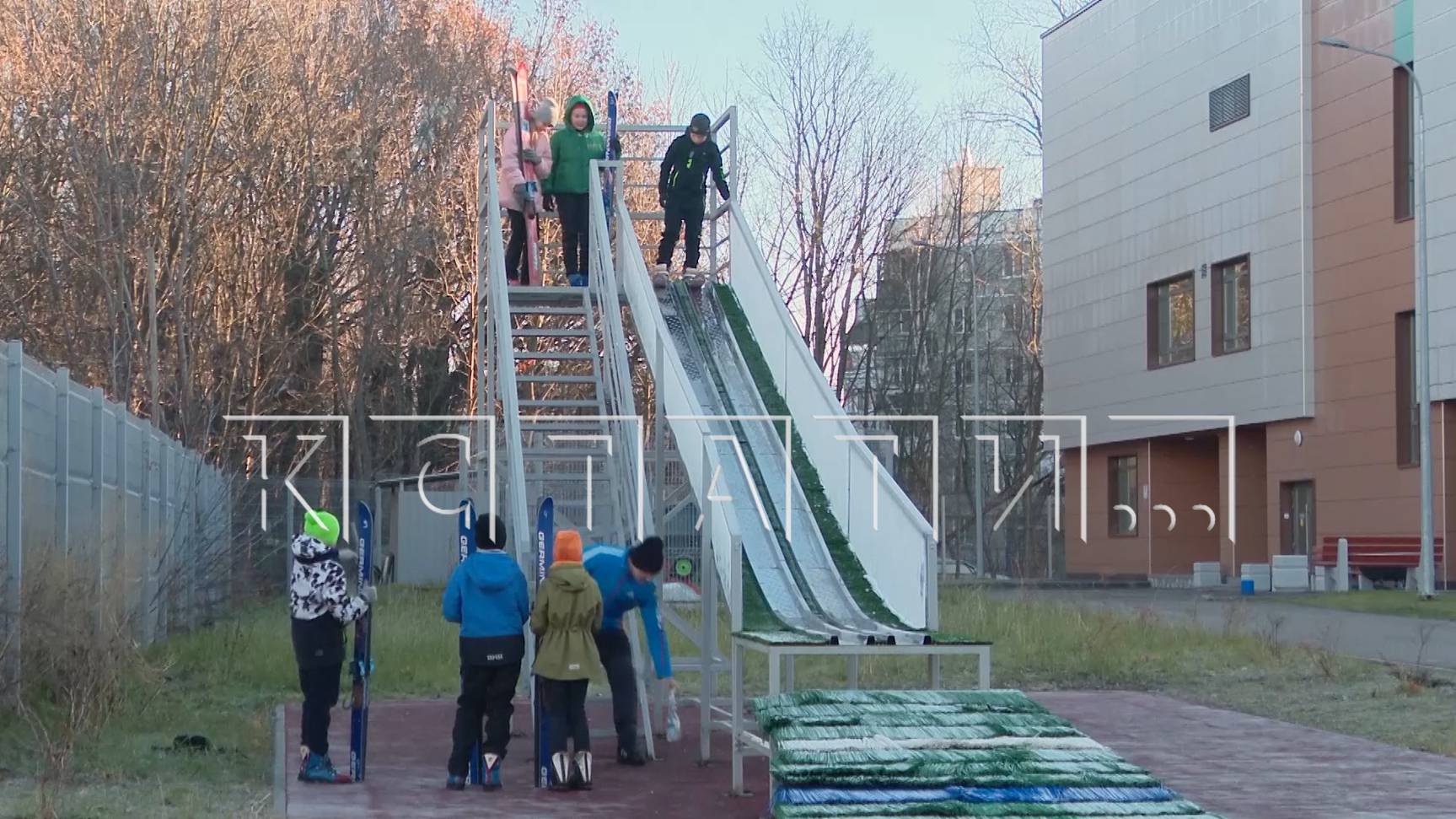 Новый лыжный трамплин установлен в 131-й школе по поручение президента Владимира Путина