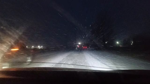 Утренний снегопад на дорогах