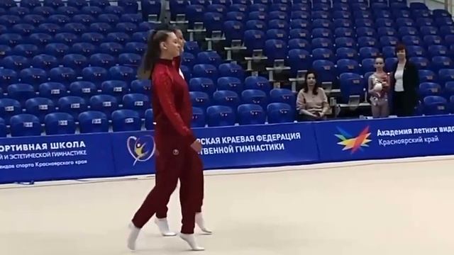 Модный показ одежды Forward By Viner
