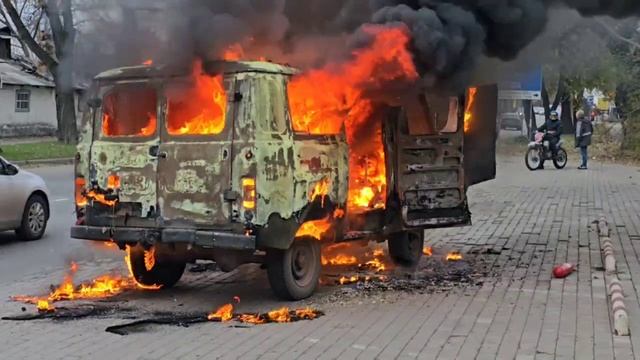 🔥 Возгорание машины на улице Панфилова в Донецке, из-за неисправной топливной системы.