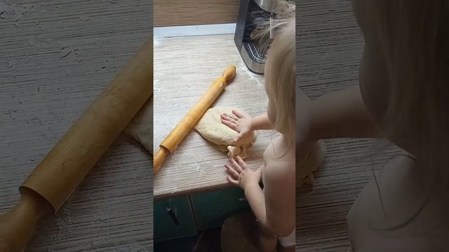 Самая лучшая развивашка- быт. #готовимсребенком #сенсорнаяинтеграция #манты #мелкаямоторика