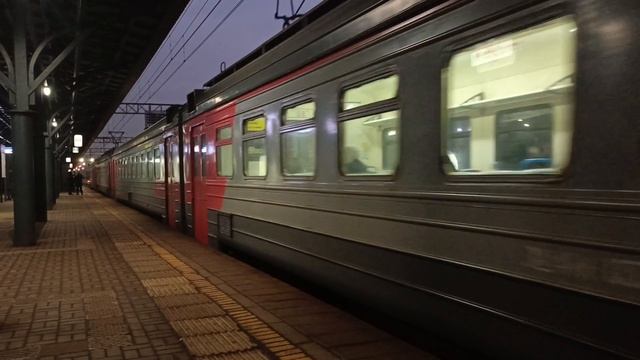 По снежной станции Реутово в начале ноября 2024
