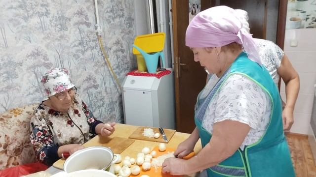 Приехали мама с Ларисой и у нас традиция// о том о сём //