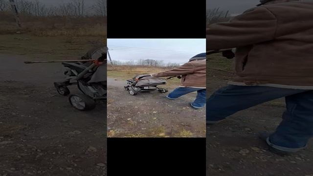 не может ходить без коляски !