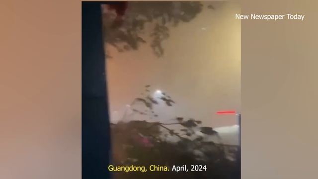 2 minutes ago! Devastation in China! Storm winds of 201 km/h, hail destroyed houses and cars