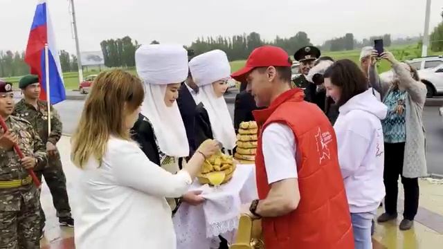 Огонь памяти, зажженный у Могилы Неизвестного солдата в Москве, передан  городам юга Кыргызстана_