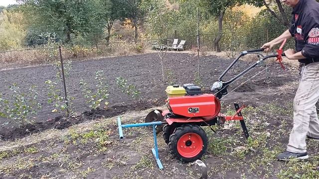 Приспособление для мотоблока, удобная штука.