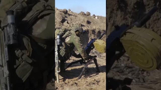 десантники наваливают из агс