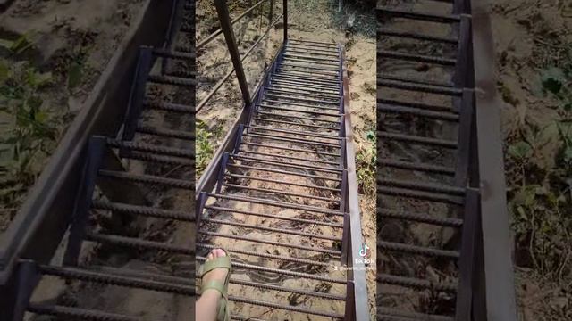 Лестница из металла со ступенями металлическими