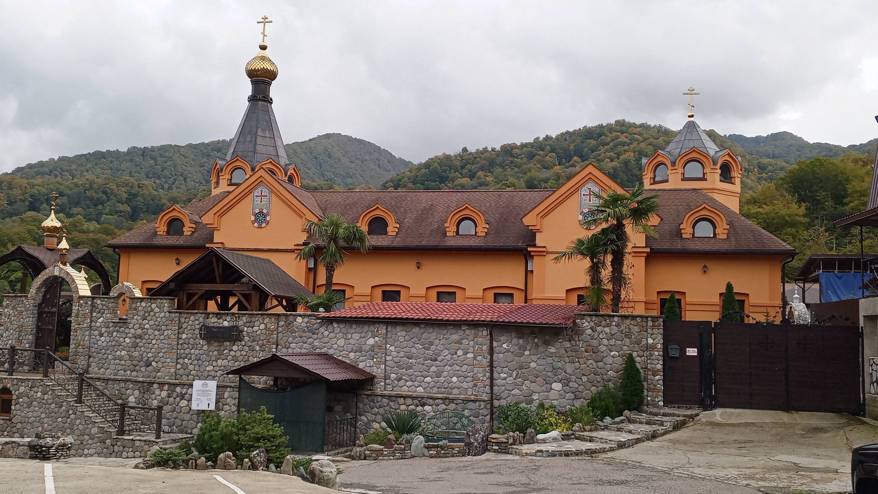 Мужской монастырь,Крестовая пучтынь, п. Солох-Аул.