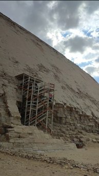 Ломаная пирамида в Дахшуре Египет