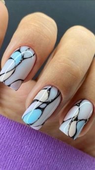 Дизайн мозаика на ногтях.