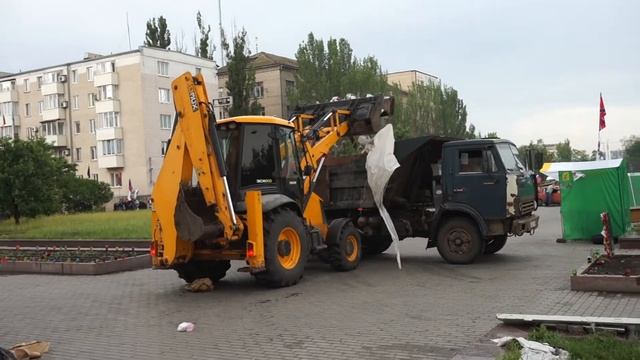 "Они зажрались!" - боец батальйона "Восток" Разбор баррикад под ДонОГА