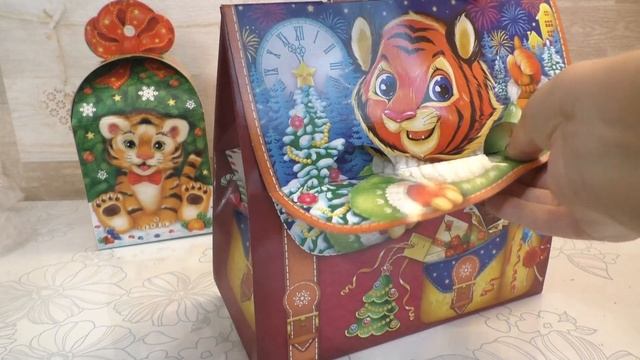 НОВОГОДНИЙ ВЛОГ/СОБИРАЮ СЛАДКИЕ ПОДАРКИ В САД/МЕРЯЕМ НАРЯДЫ НА УТРЕННИК