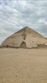 Ломаная пирамида в Дахшуре