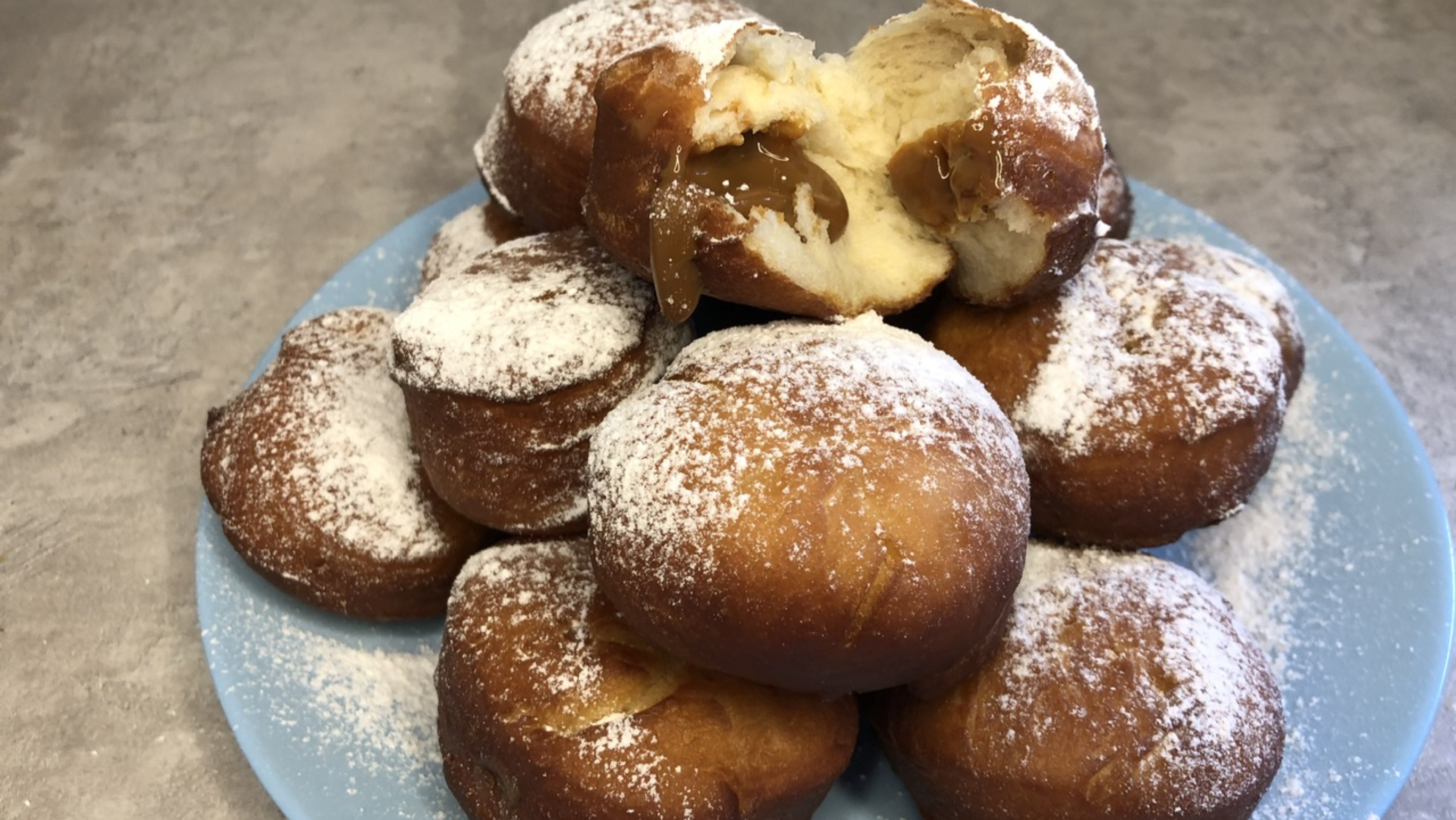 Пончики с вареной сгущенкой