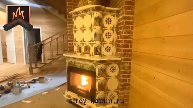 Двухъярусная угловая печь Прованс в изразцах и дровяная топка Kratki Eryk 700 в Переславле-Залесском