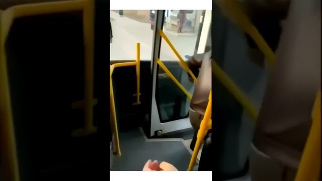 Неадекват в автобусе