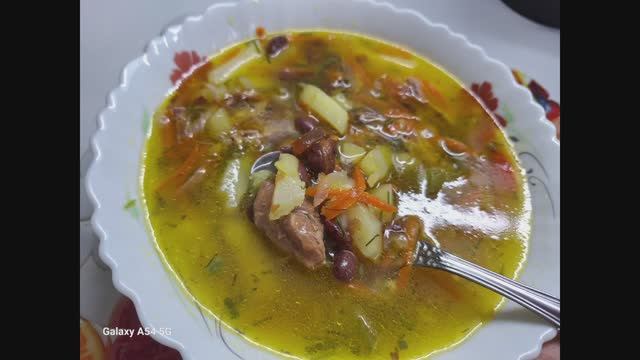 Суп с фасолью и тушёнкой. Это необыкновенно вкусно.Можно без тушёнки.