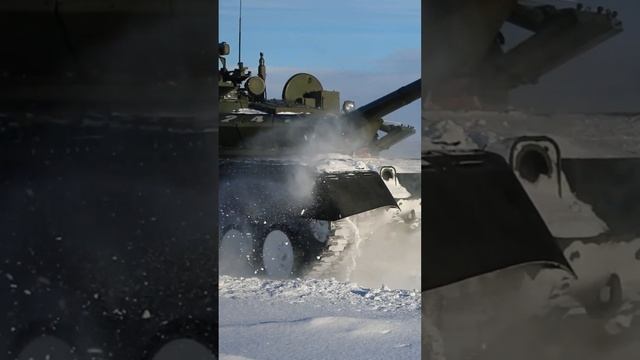 танкисты на новеньком т-80 с завода