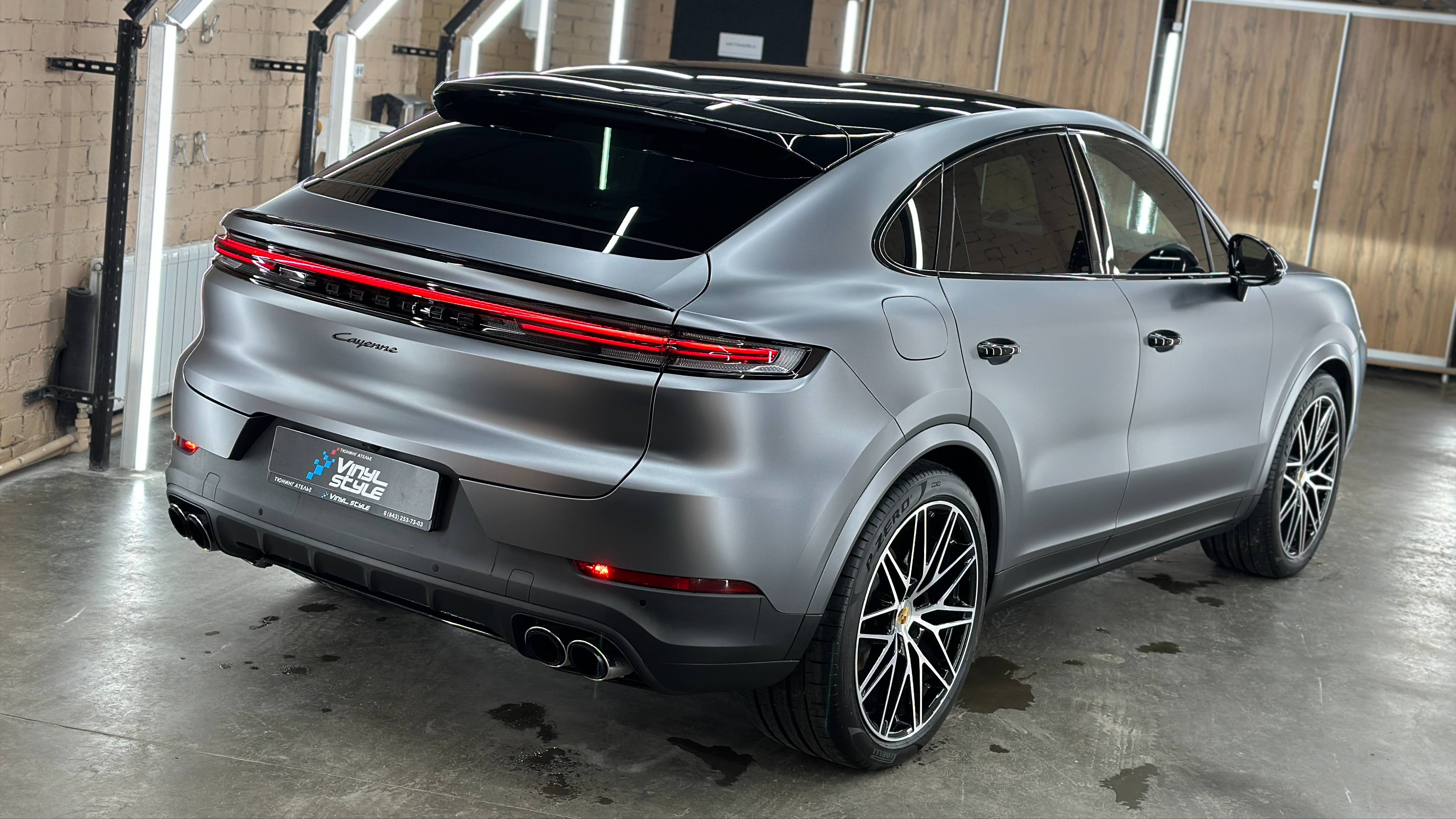 Porsche Cayenne Coupé - оклейка кузова цветной полиуретановой пленкой пленкой в сером цвете