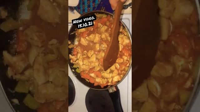 Тушеная куриная грудка в кисло-сладком соусе с болгарским перцем и морковью  (анонс)