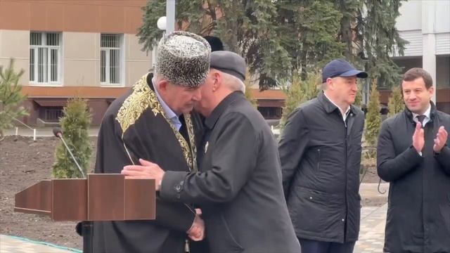Рашид Темрезов: считаю важным, что на территории республиканской больницы построены храмы