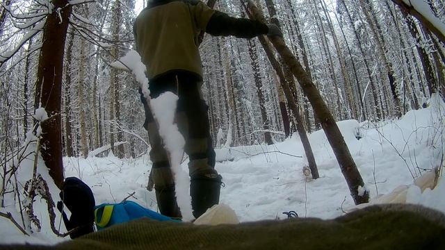 Как сделать БУШКРАФТ КРЕСЛО своими руками из ТРЁХ БРЁВЕН и МЕШКА! В ЛЕСУ в -20