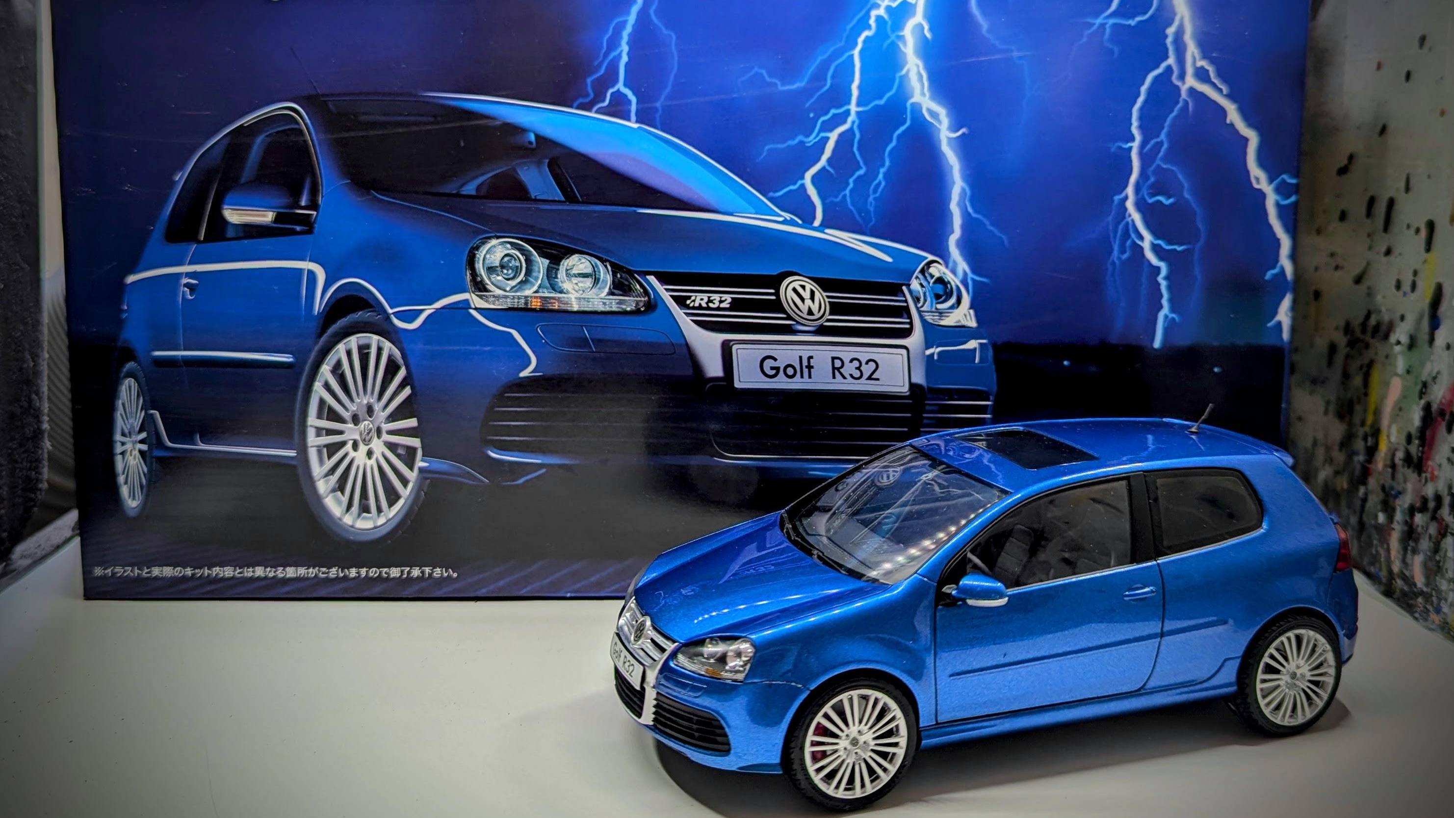 Сборная модель 1/24 Volkswagen Golf R32 Fujimi