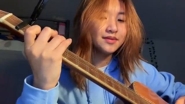 Девушка поёт кавер на ruth b. - dandelions