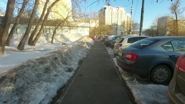 По нашей просьбе на 2-х газонах у нашего дома к хостелу и соседям проложили тротуары