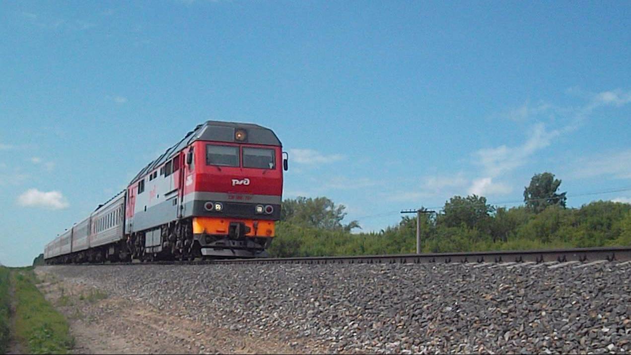 Тепловоз ТЭП70БС-267 с поездом "Просторы Алтая".