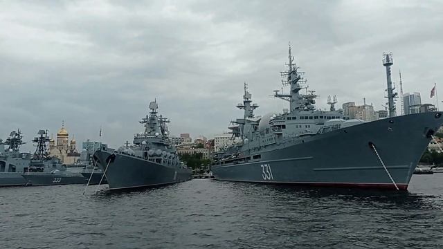 Владивосток с воды. Золотой мост и стоянка кораблей ТОФ