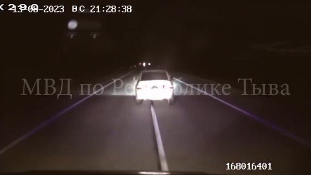 10.08.23 В Туве сотрудники полиции применили табельное оружие при задержании водителя без прав