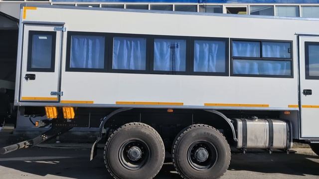 Вахтовый автобус на базе Shacman SX32586V385