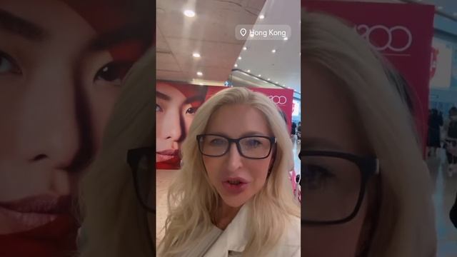 Мы прилетели в Гонконг на высокотехнологичную выставку.