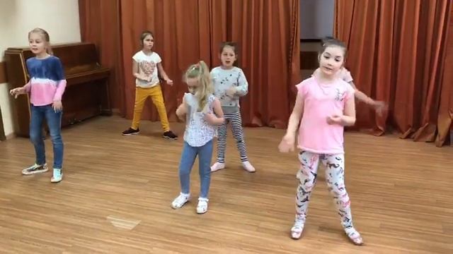 Песенный клуб на английском1, 29 мая 2019. We sing in English.