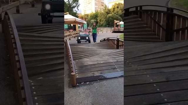 Гоняем на джипе и девушки сразу рядом;)